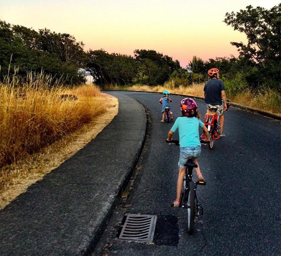 Simon whitfield and kids riding their bikes