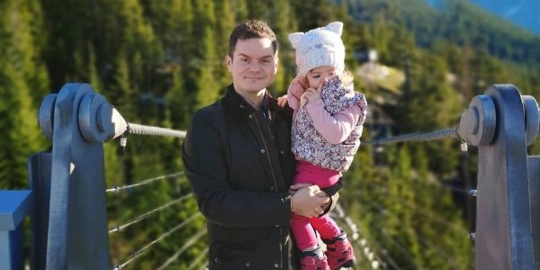 canadian blogger james smith holding daughter