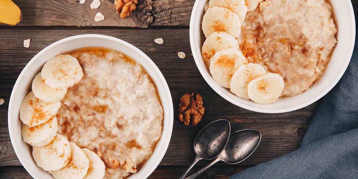 Oatmeal and banana slices