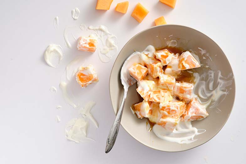 Greek yogurt maple syrup cantaloupe 784x523 1