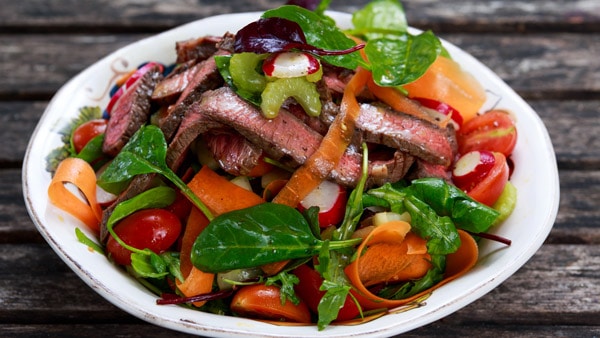 Spinach and steak salad